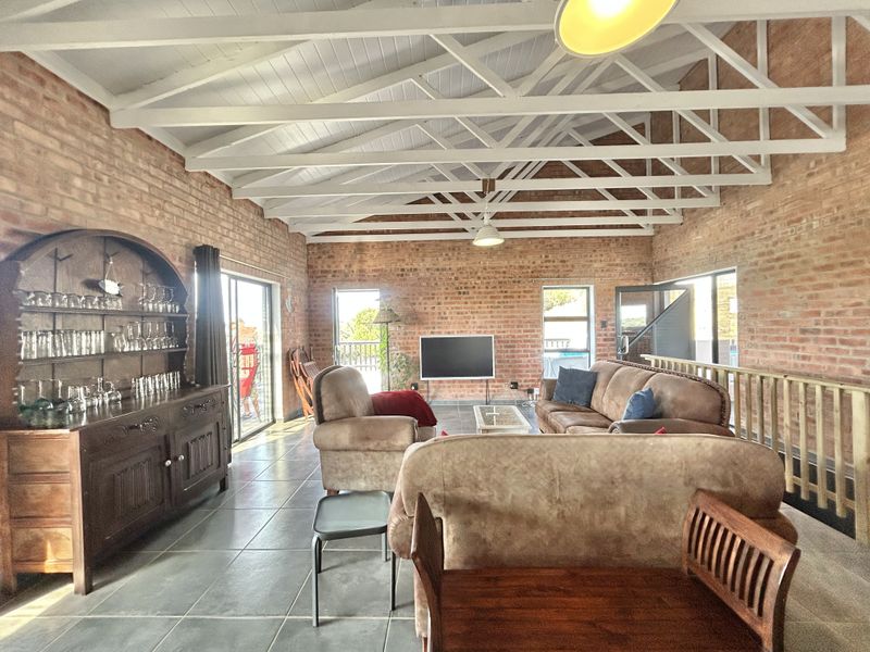 Stunning Double-Storey Home in Paradise Beach - Photo 6