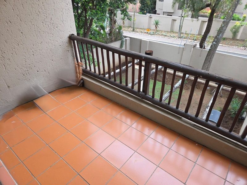 First floor, two bedroom, one bathroom loft apartment. Serious seller, open to negotiation. - Photo 8