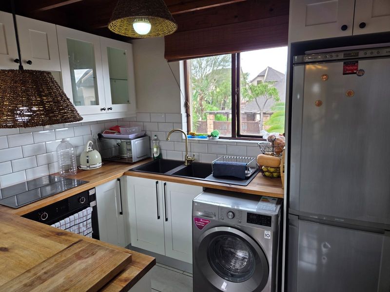 First floor, two bedroom, one bathroom loft apartment. Serious seller, open to negotiation. - Photo 4