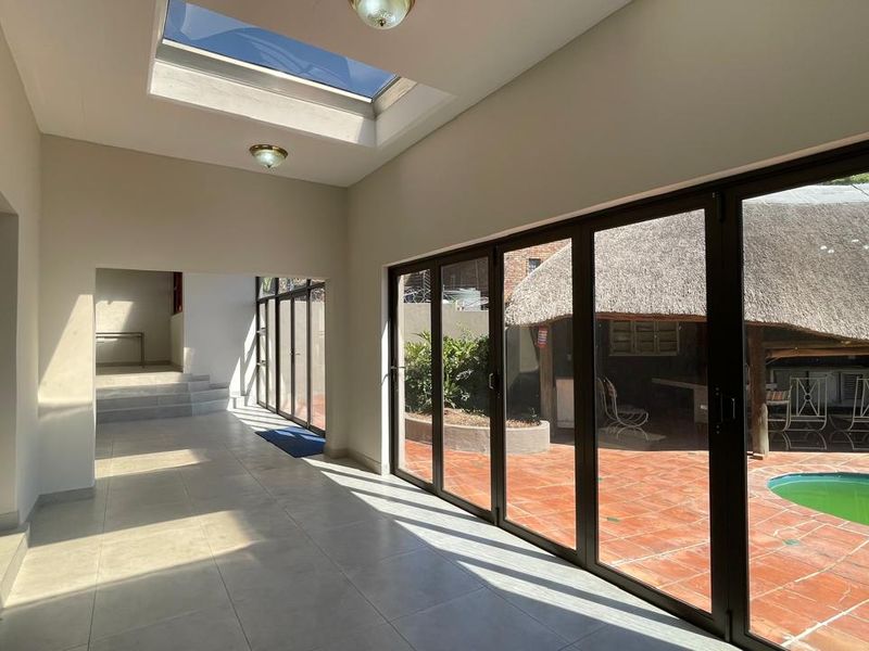 Luxury 5-Bedroom Mansion – Style & Elegance for Rent - Photo 4