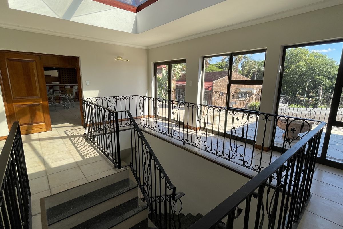 Luxury 5-Bedroom Mansion – Style & Elegance for Rent - Photo 3