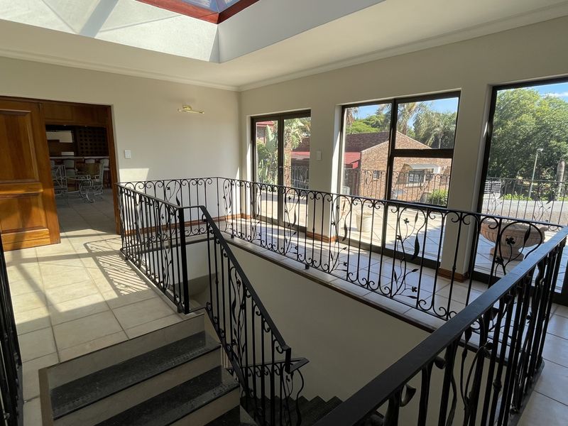 Luxury 5-Bedroom Mansion – Style & Elegance for Rent - Photo 3