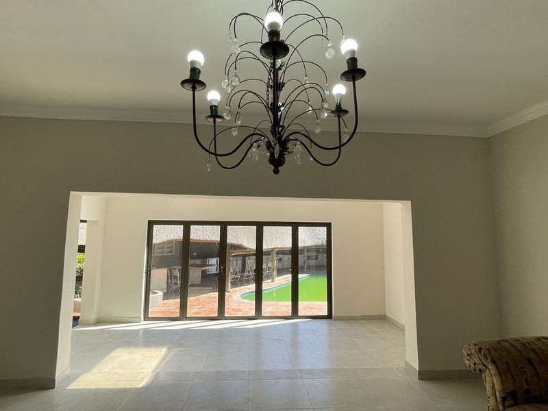 Luxury 5-Bedroom Mansion – Style & Elegance for Rent - Photo 10