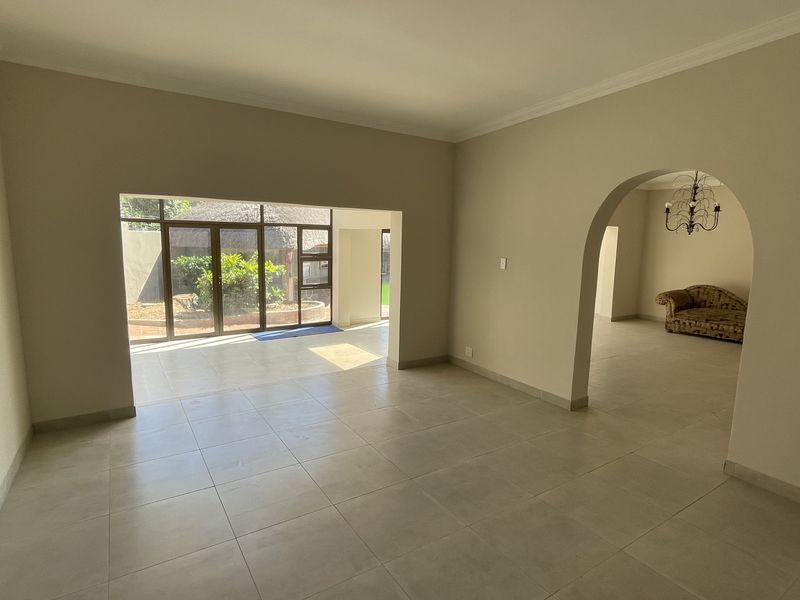 Luxury 5-Bedroom Mansion – Style & Elegance for Rent - Photo 6