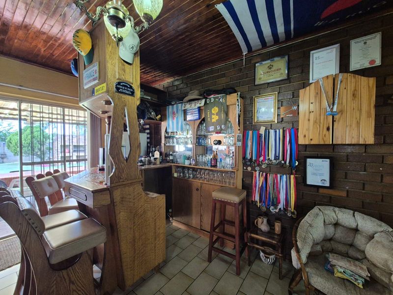 !Exquisite Spacious Property! - Photo 6