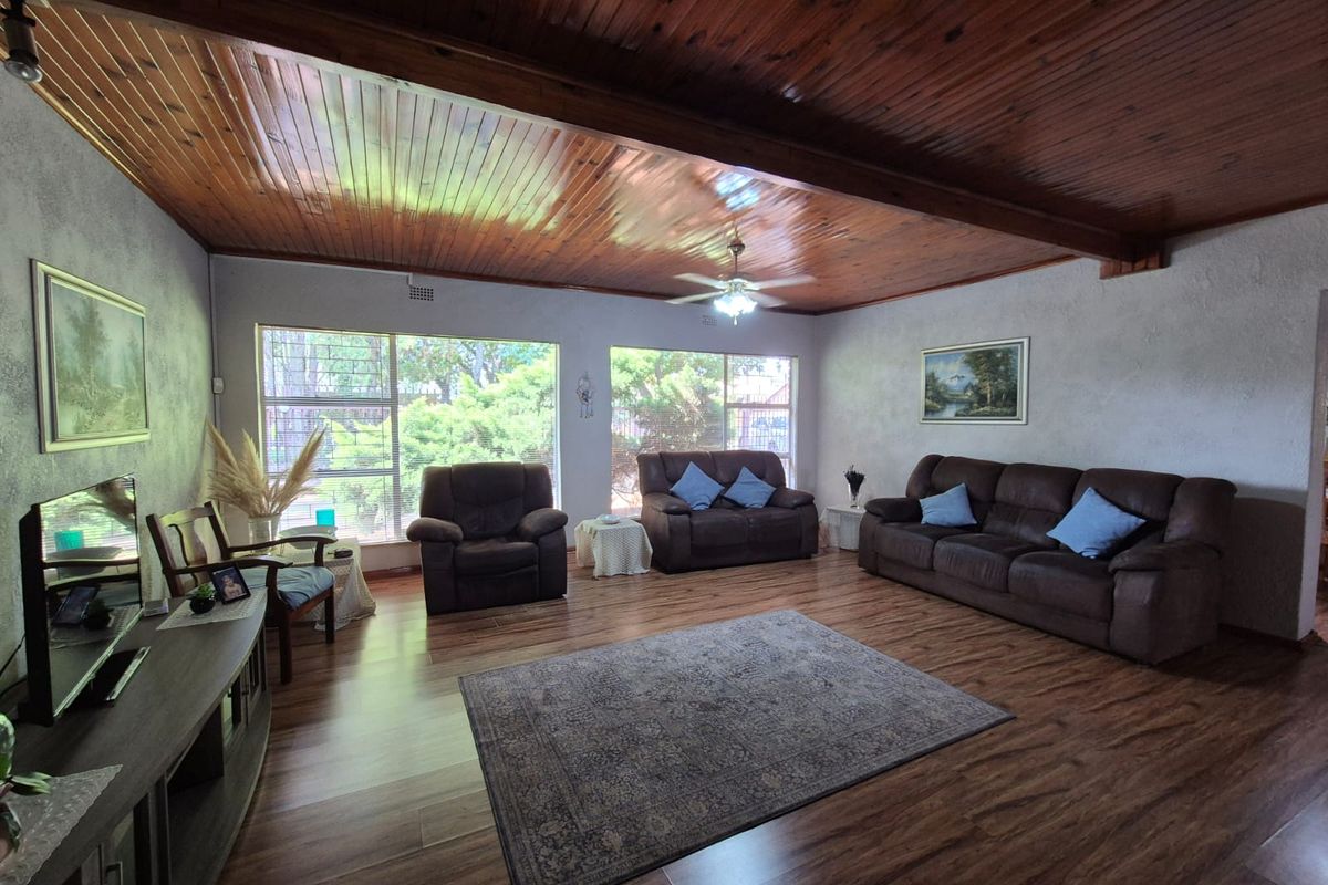 !Exquisite Spacious Property! - Photo 5