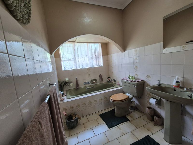 !Exquisite Spacious Property! - Photo 9