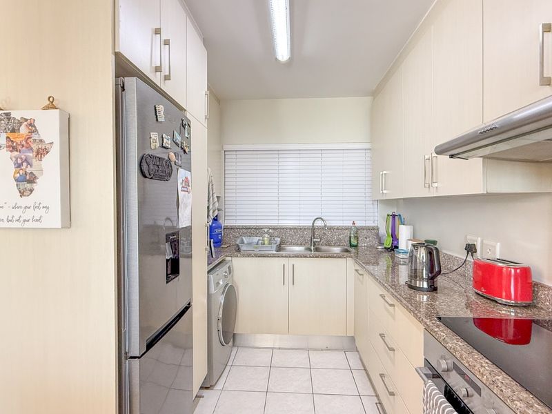 Neat as a pin Apartment - Photo 7