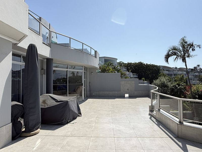 Neat as a pin Apartment - Photo 3