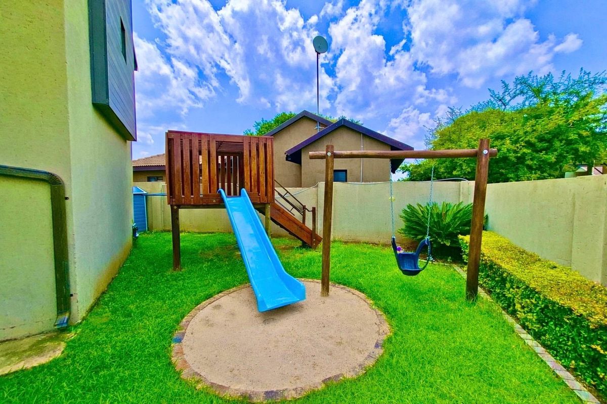 Elegant Double-Storey Home in the Heart of Ben Fleur - Photo 3