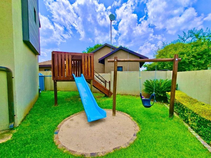 Elegant Double-Storey Home in the Heart of Ben Fleur - Photo 3