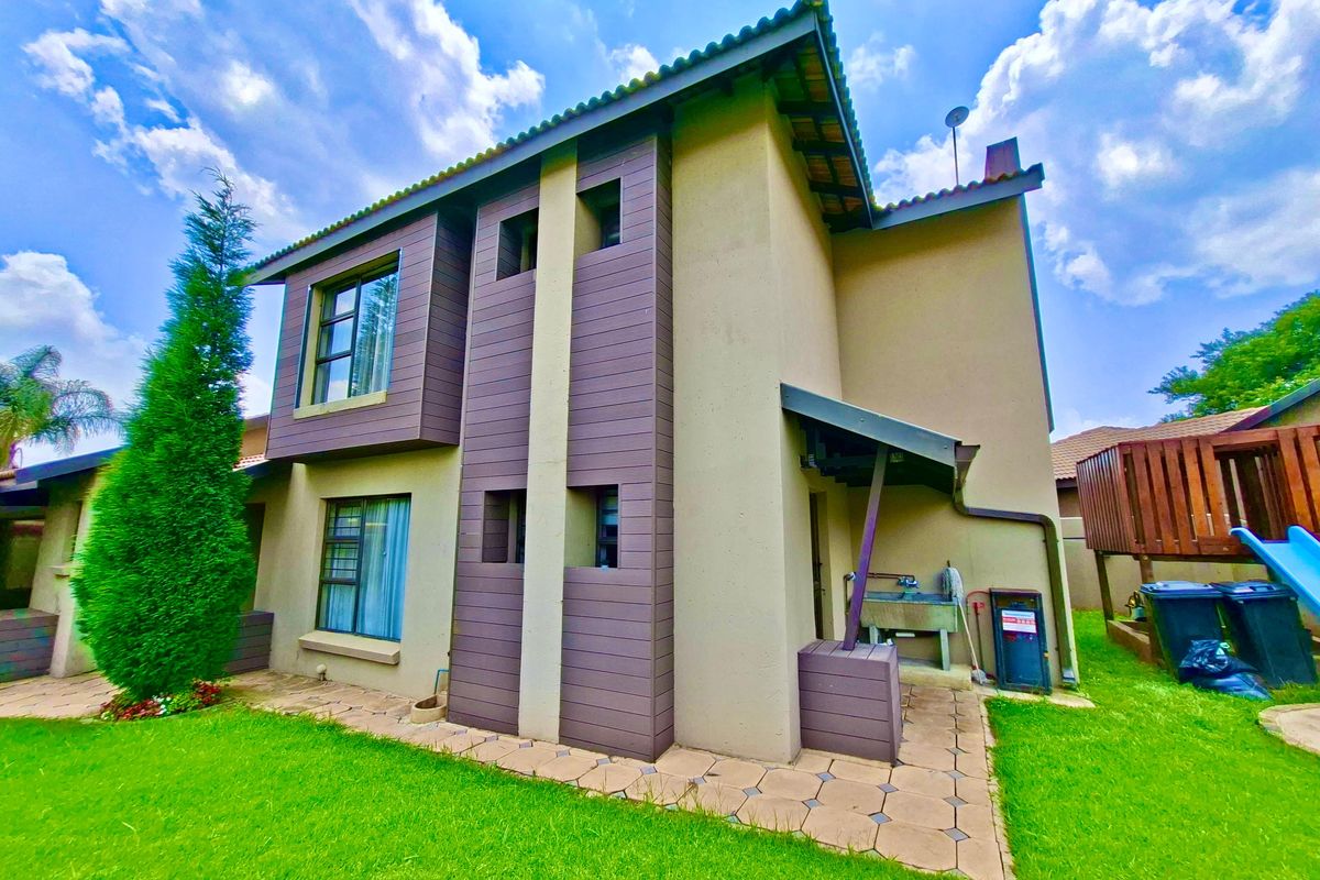 Elegant Double-Storey Home in the Heart of Ben Fleur - Photo 4