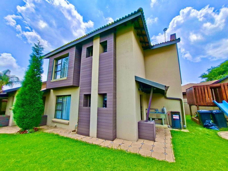 Elegant Double-Storey Home in the Heart of Ben Fleur - Photo 4