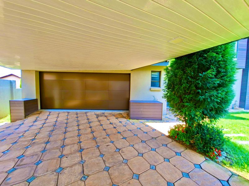 Elegant Double-Storey Home in the Heart of Ben Fleur - Photo 9