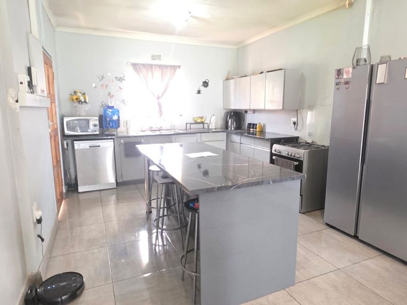 Power-Secure 3 Bedroom Home with Flatlet Potential, Extensive Parking & Pool - Photo 9