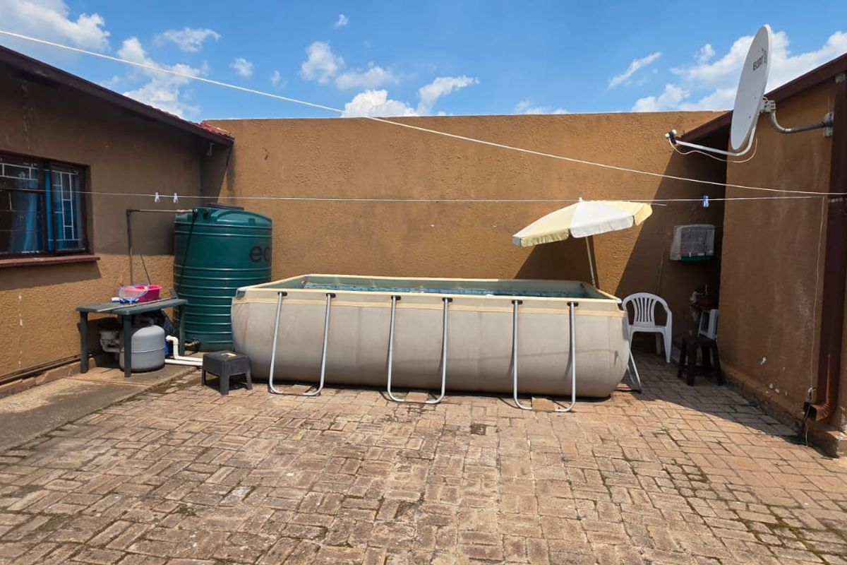 Power-Secure 3 Bedroom Home with Flatlet Potential, Extensive Parking & Pool - Photo 3