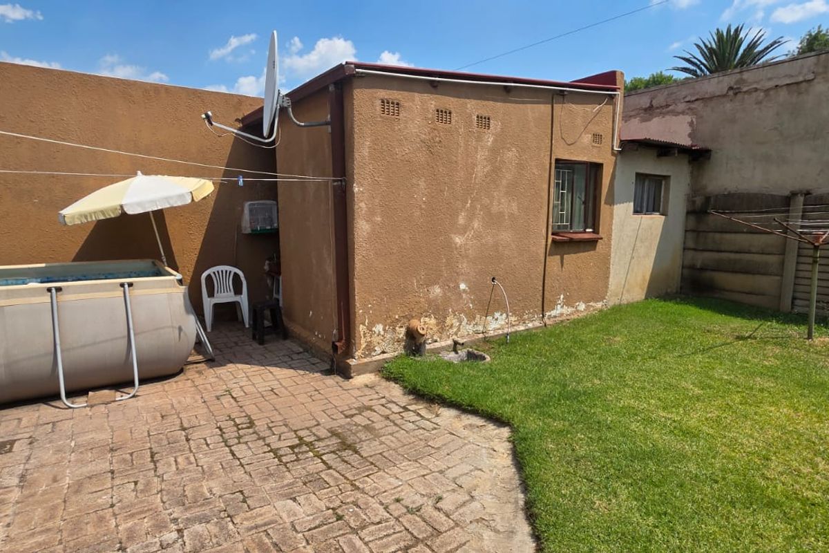 Power-Secure 3 Bedroom Home with Flatlet Potential, Extensive Parking & Pool - Photo 4
