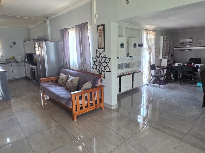 Power-Secure 3 Bedroom Home with Flatlet Potential, Extensive Parking & Pool - Photo 2