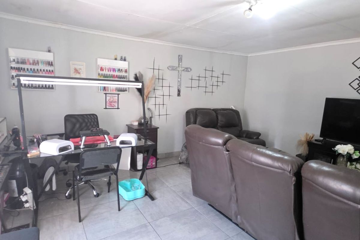 Power-Secure 3 Bedroom Home with Flatlet Potential, Extensive Parking & Pool - Photo 5