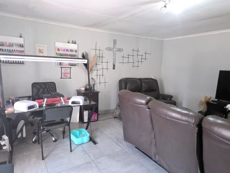 Power-Secure 3 Bedroom Home with Flatlet Potential, Extensive Parking & Pool - Photo 5
