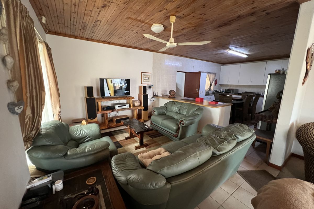 Low Maintenance 2 Bedroom Home for Sale in Jeffreys Bay - Photo 4