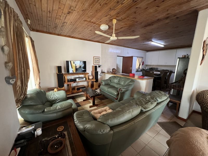 Low Maintenance 2 Bedroom Home for Sale in Jeffreys Bay - Photo 4