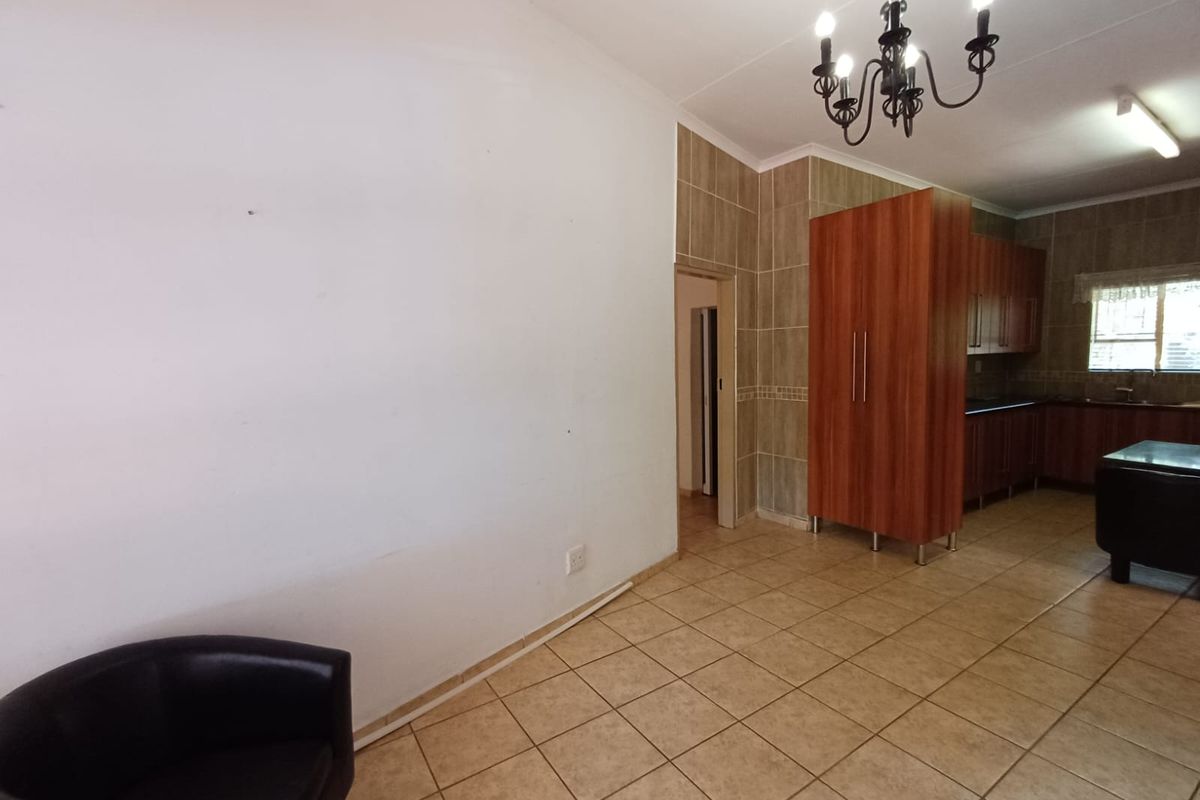 Flora Gardens Family Home And a Beautifully Designed Flat. - Photo 5