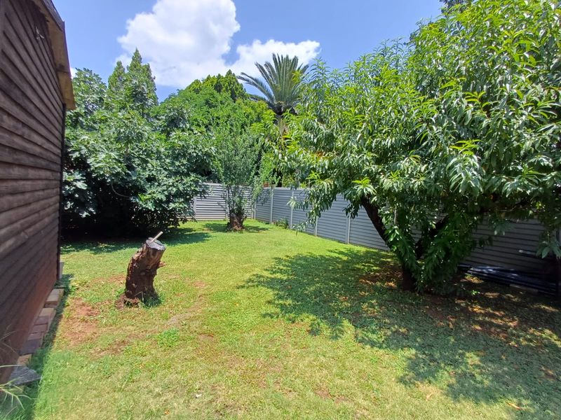 Flora Gardens Family Home And a Beautifully Designed Flat. - Photo 10