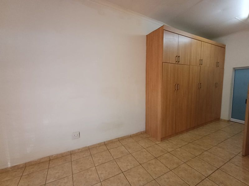 Flora Gardens Family Home And a Beautifully Designed Flat. - Photo 6