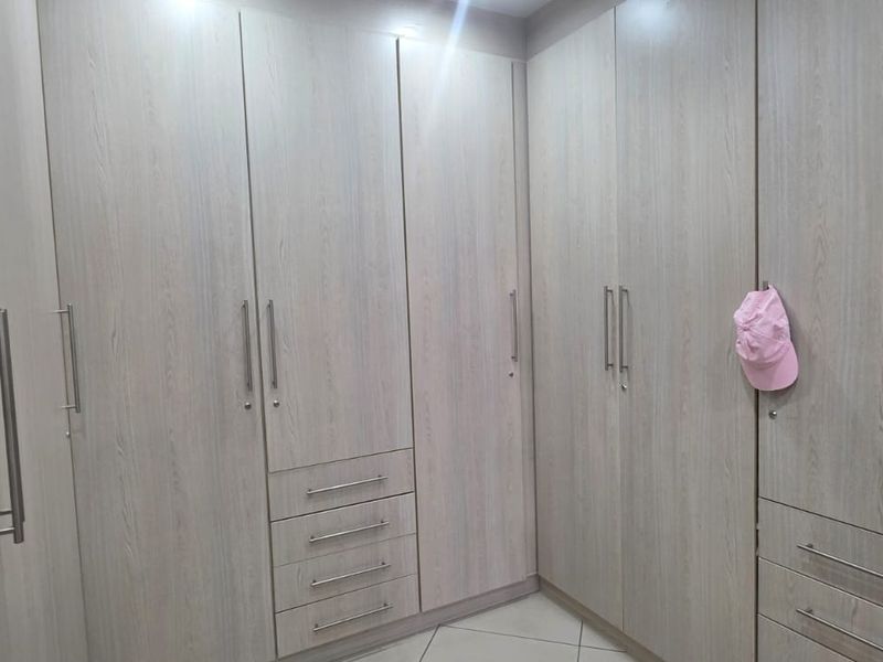 Exceptional Luxury Family Home in a Prestigious Area. - Photo 8