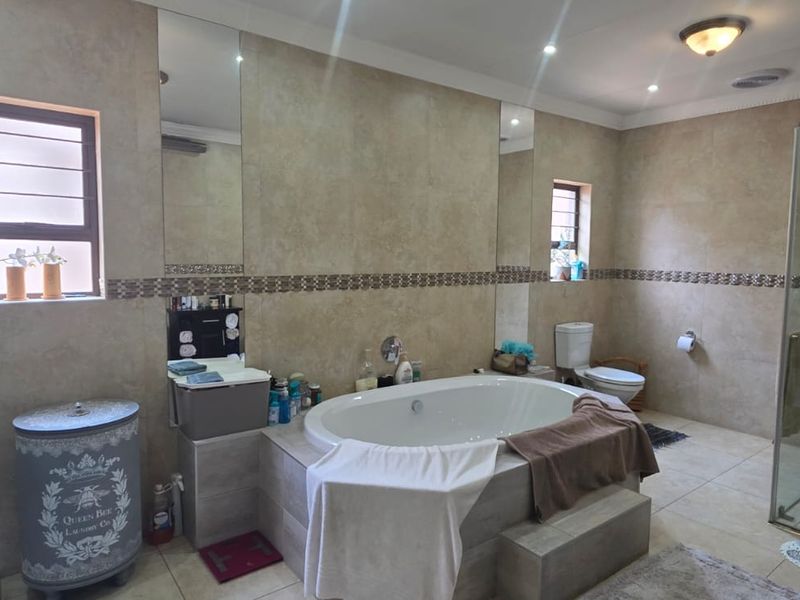 Exceptional Luxury Family Home in a Prestigious Area. - Photo 6