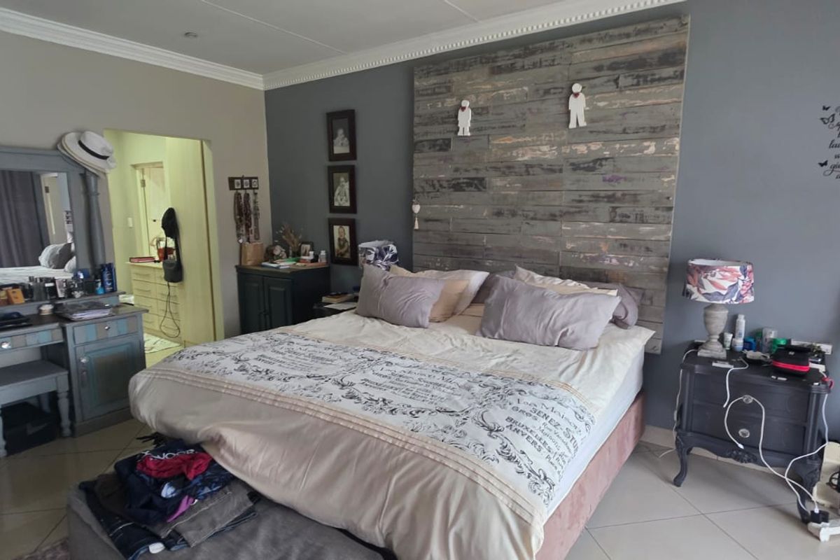 Exceptional Luxury Family Home in a Prestigious Area. - Photo 5