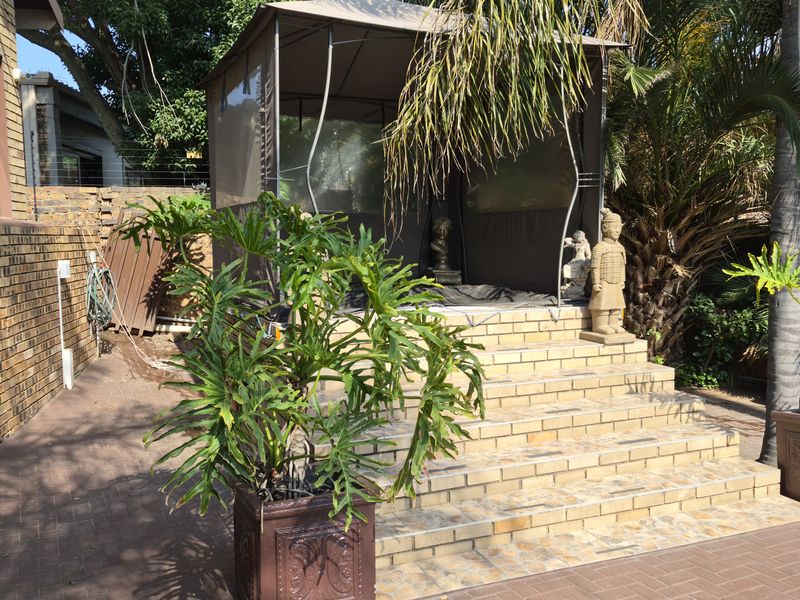 Massive family home with 2 flatlets in die heuwel proper. - Photo 6