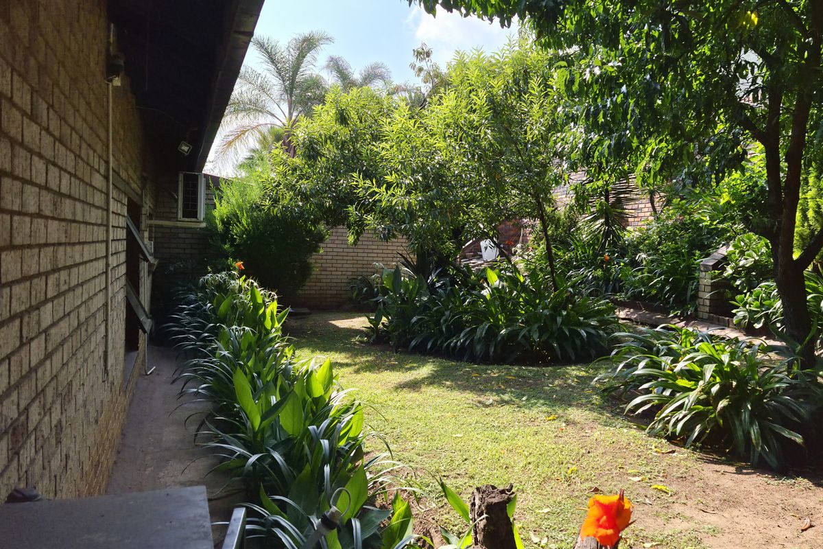 Massive family home with 2 flatlets in die heuwel proper. - Photo 5