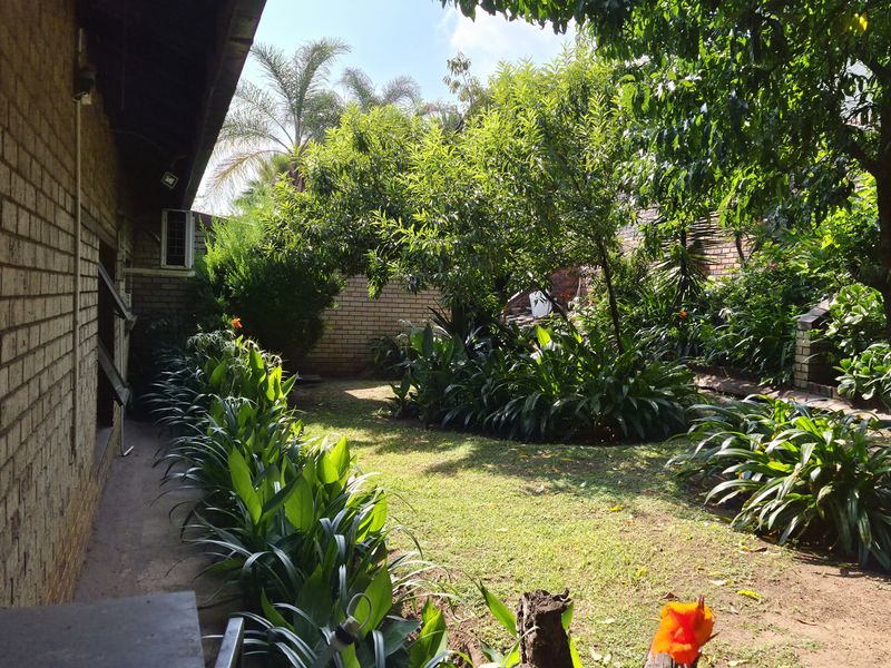 Massive family home with 2 flatlets in die heuwel proper. - Photo 5