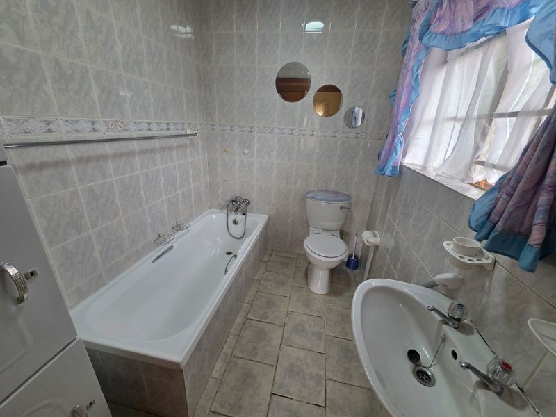 BEAUTIFUL FACEBRICK FULL-TITLE TOWNHOUSE FOR SALE – SASOLBUR - Photo 9