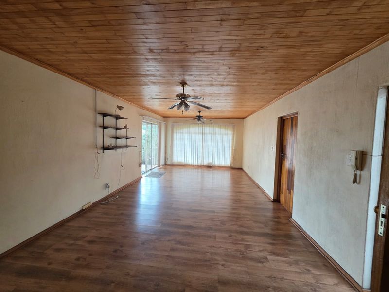 BEAUTIFUL FACEBRICK FULL-TITLE TOWNHOUSE FOR SALE – SASOLBUR - Photo 3