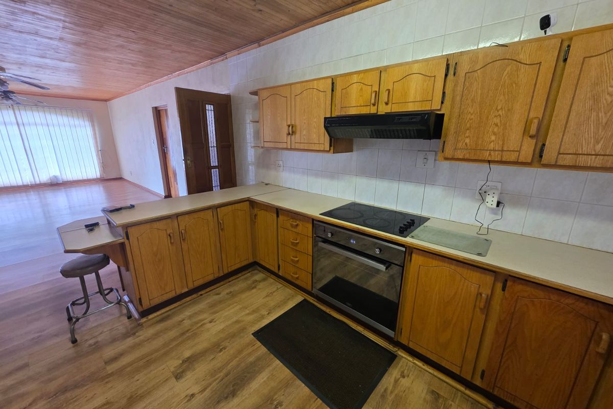 BEAUTIFUL FACEBRICK FULL-TITLE TOWNHOUSE FOR SALE – SASOLBUR - Photo 4