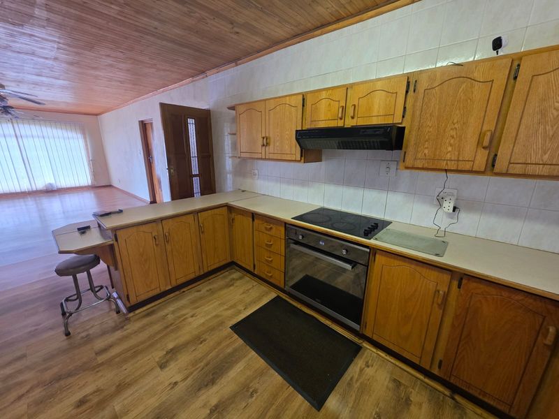 BEAUTIFUL FACEBRICK FULL-TITLE TOWNHOUSE FOR SALE – SASOLBUR - Photo 4