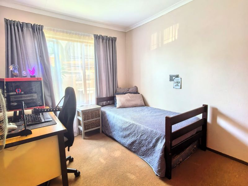 Well established townhouse for sale in Vaalpark in a popular complex, close to schools and shopping - Photo 10