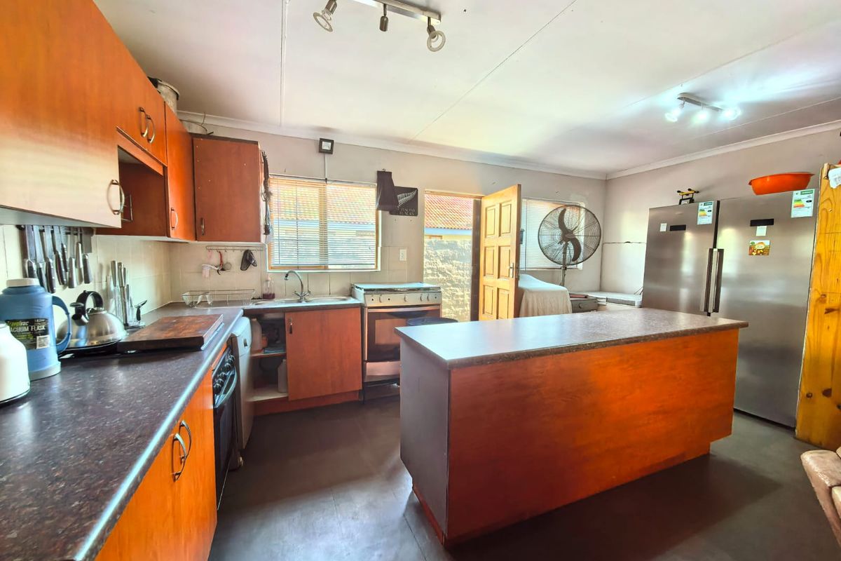 Well established townhouse for sale in Vaalpark in a popular complex, close to schools and shopping - Photo 3