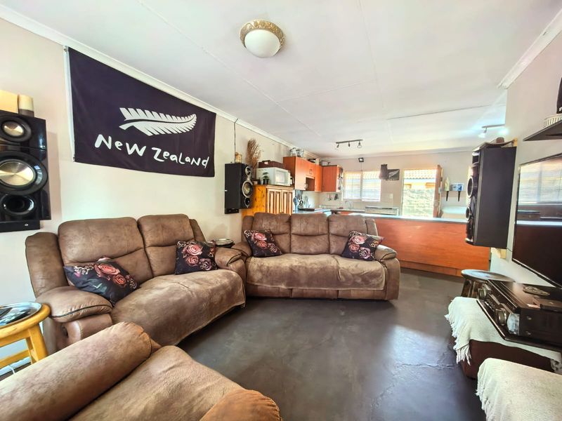 Well established townhouse for sale in Vaalpark in a popular complex, close to schools and shopping - Photo 6