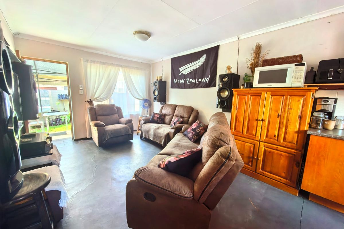 Well established townhouse for sale in Vaalpark in a popular complex, close to schools and shopping - Photo 5