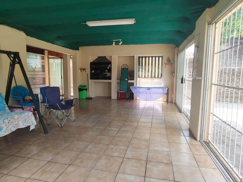 Spacious Family Home with Endless Potential – Walking Distance to Shopping Centre - Photo 9