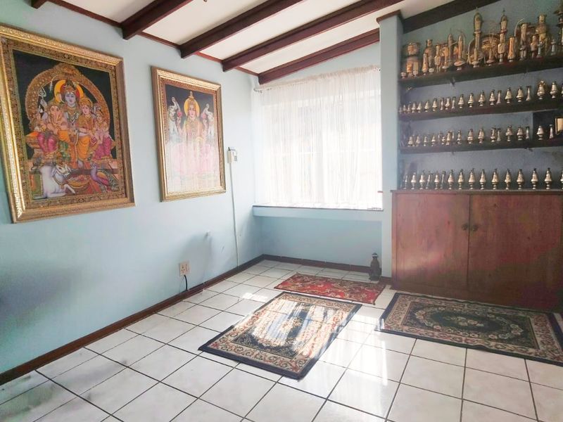 Spacious Family Home with Endless Potential – Walking Distance to Shopping Centre - Photo 4