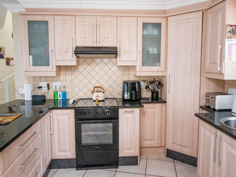 Apartment For Sale in Jeffreys Bay - Photo 6