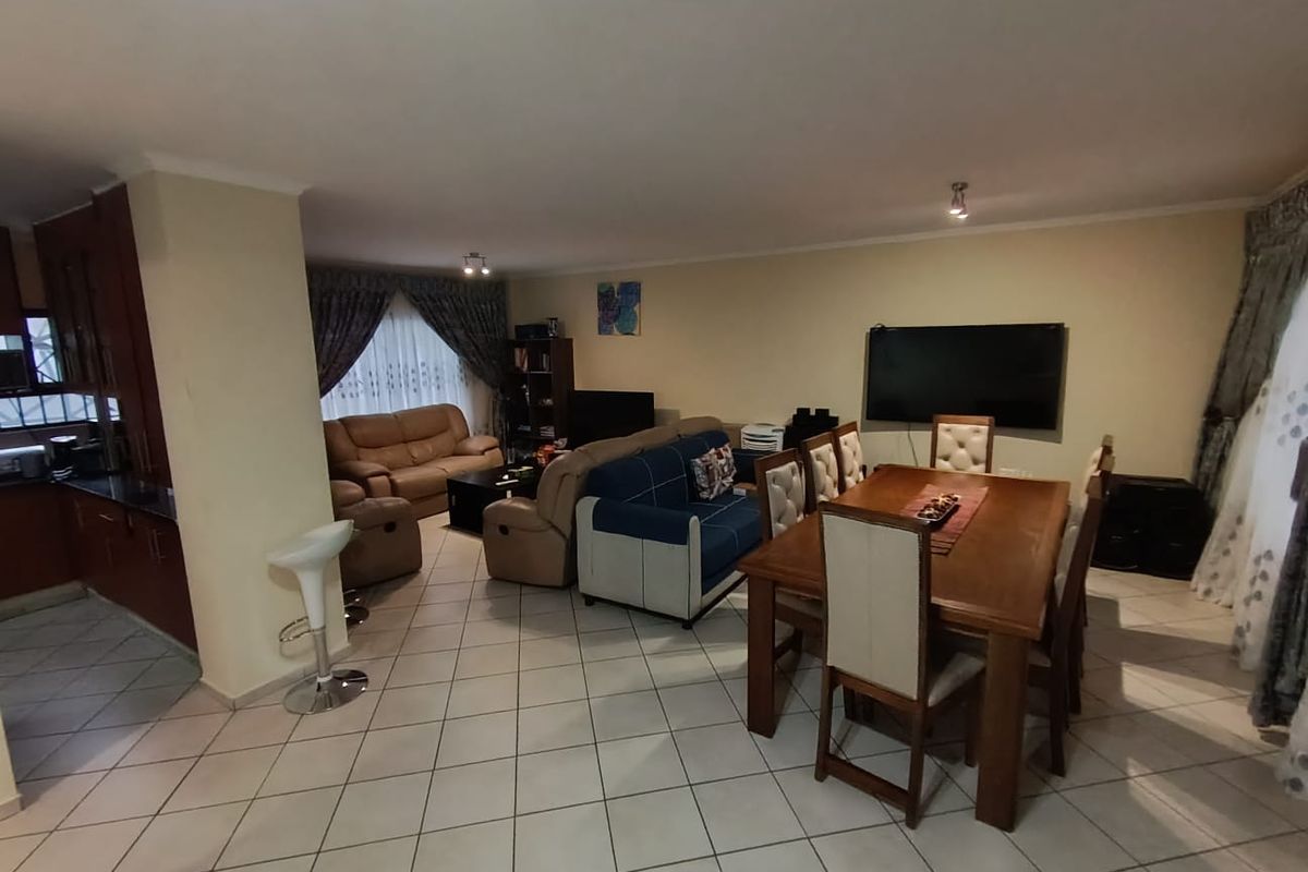 Stunning 3 Bedroom House Amandasig - Photo 3