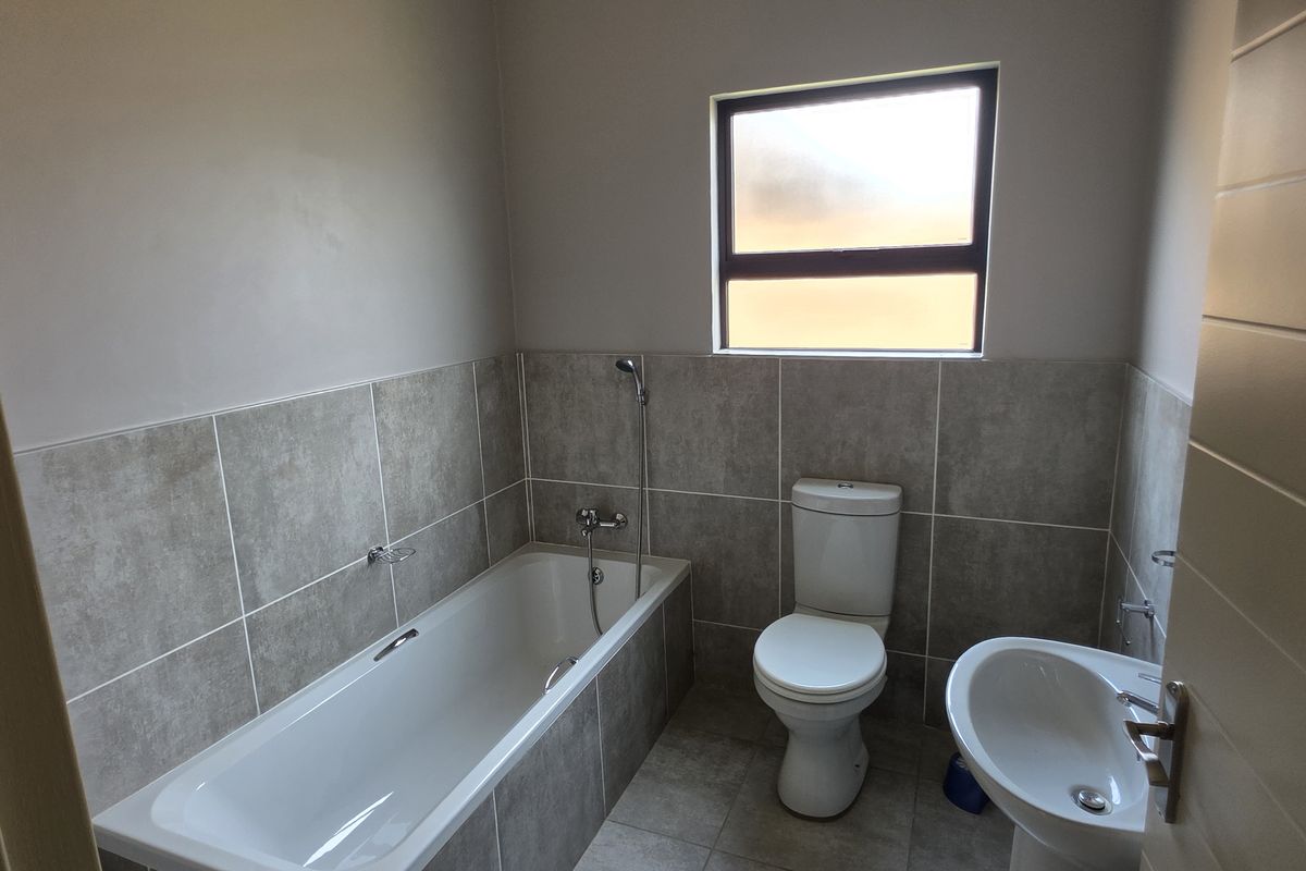 Discover your dream home in this striking 3-bedroom residence situated in a desirable new developmen - Photo 5