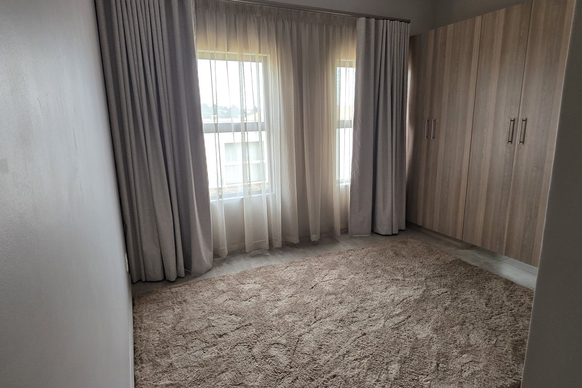 Discover your dream home in this striking 3-bedroom residence situated in a desirable new developmen - Photo 3