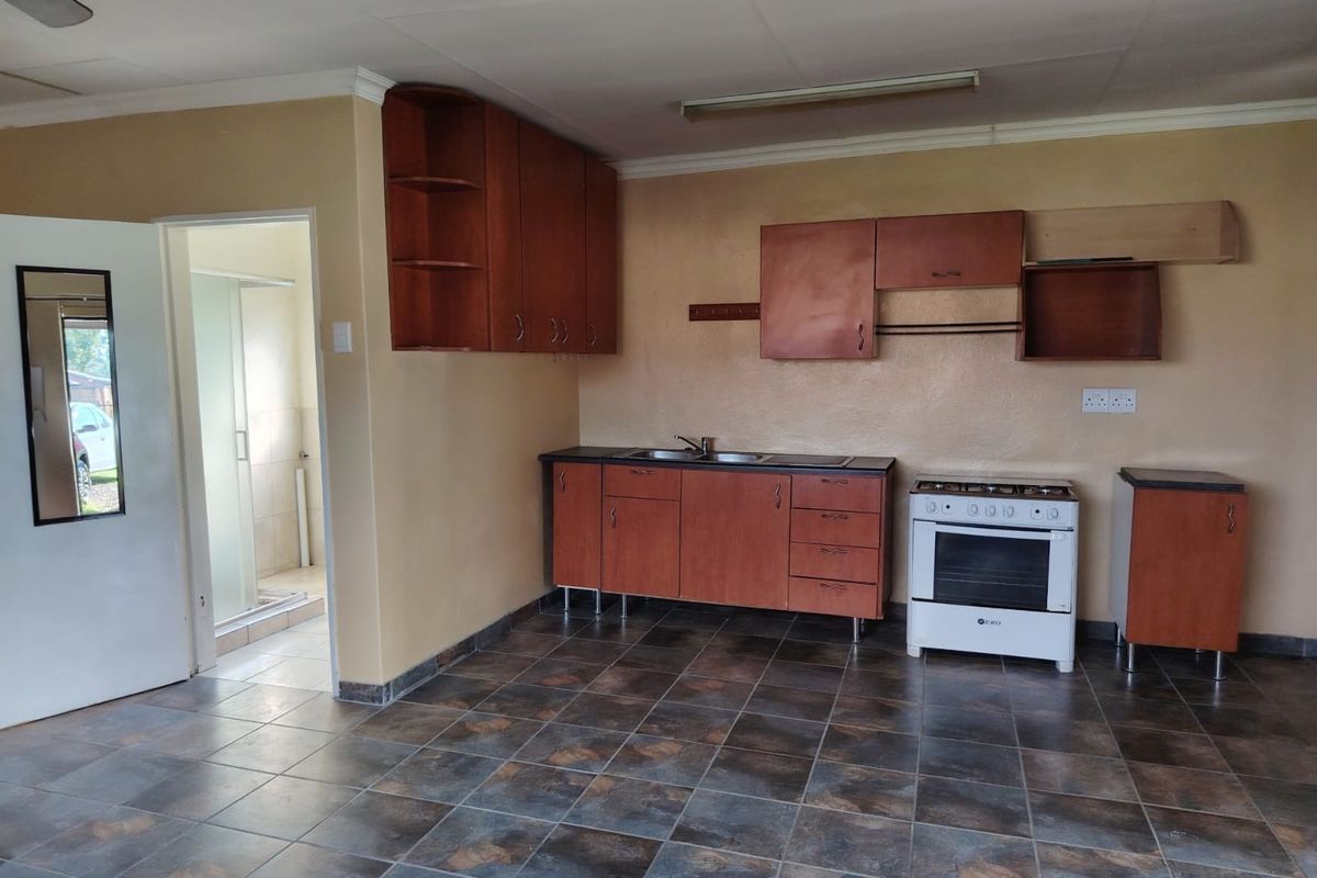 COMFORT MEETS TRANQUILITY – 1-BEDROOM SPACIOUS GARDEN COTTAGE TO LET - Photo 2